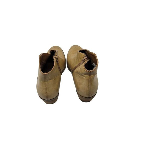 AEO Womens Tan Distressed Vegan Faux Leather Ankle Boots Booties Sz 7 Western - Picture 10 of 13